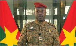 Le président de transition du Burkina Faso se prépare au dialogue avec les groupes armés