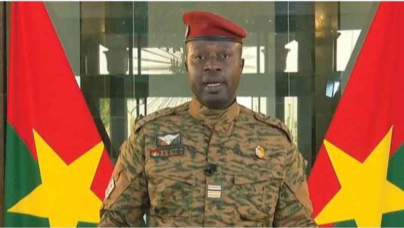 Le président de transition du Burkina Faso se prépare au dialogue avec les groupes armés