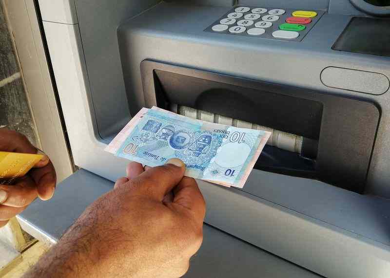 Le dinar tunisien est tombé à son plus bas niveau face au dollar en 3 ans