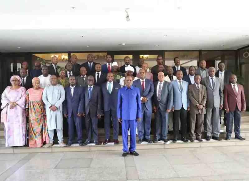 La Guinée interdit aux anciens membres du gouvernement renversé de quitter le pays