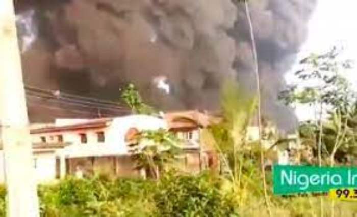 Nigeria…Les victimes de l'explosion d'une raffinerie de pétrole illégale ont été enterrées dans 3 fosses communes