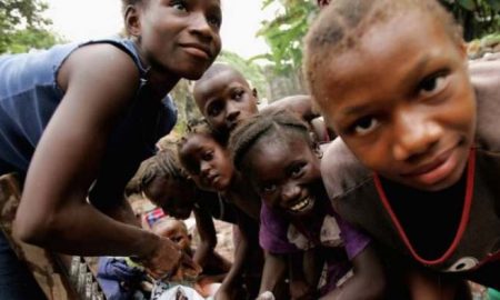 Sierra Leone...L'histoire d'un village pauvre partageant sa nourriture avec des orphelins