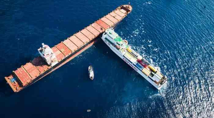 Un navire anti-pollution italien en Tunisie pour aider à extraire le carburant d'un navire en perdition