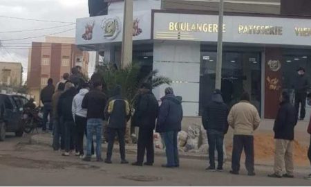 Longues files d'attente en Tunisie pour acheter du pain à double prix pendant le Ramadan