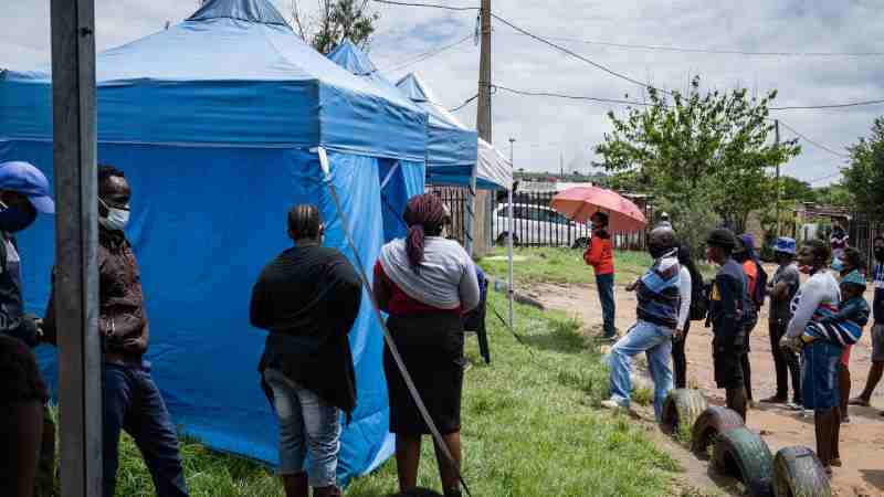 L'Afrique du Sud met en garde contre une cinquième vague d'infections à coronavirus