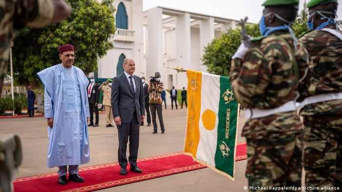 La chancelière allemande rencontre le président nigérien à la résidence présidentielle de la capitale, Niamey