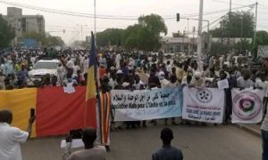 Les manifestations du Tchad affaiblissent la tentative de redéploiement de la France au Sahel