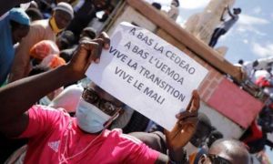 Mali : Des milliers de personnes dans une nouvelle manifestation pour montrer leur soutien à la junte