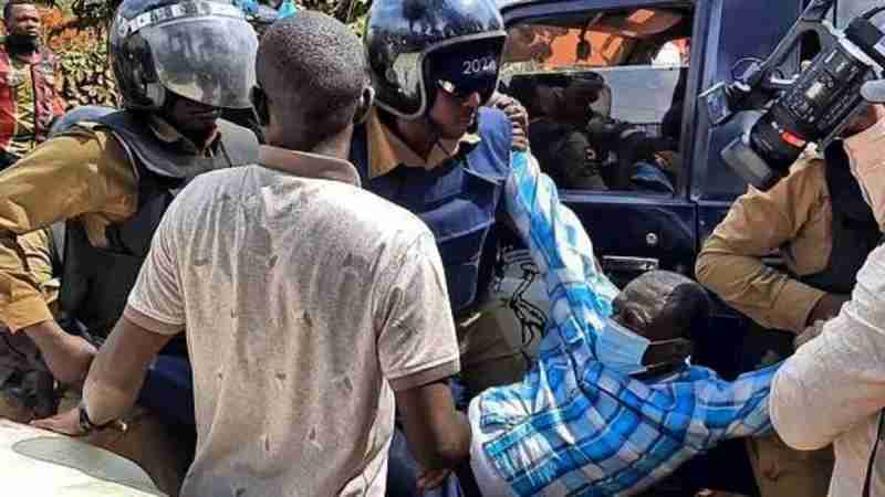 L'Ouganda arrête à nouveau l'opposant politique Besigye et démantèle les protestations contre les prix