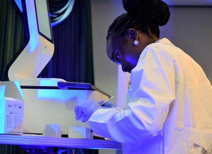 IFC, Proparco, DEG et DFC soutiennent la fabrication de vaccins et de produits pharmaceutiques contre le COVID-19 en Afrique