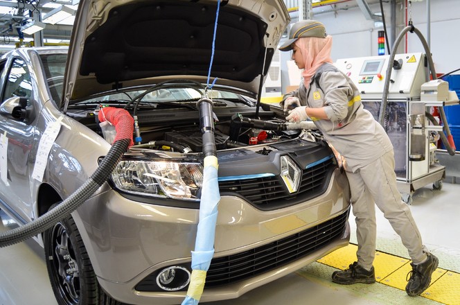 La société Renault ferme son usine en Algérie à cause des voitures démontées !!!