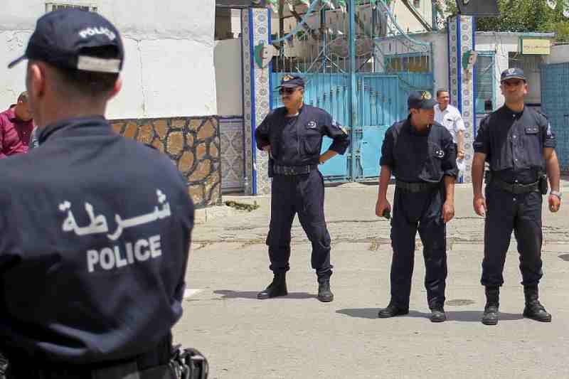 Algérie : un raid de la police a permis l’arrestation un grand nombre de criminels