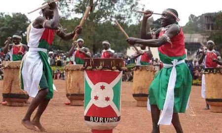 Les batteurs burundais perpétuent l'ancienne ambiance