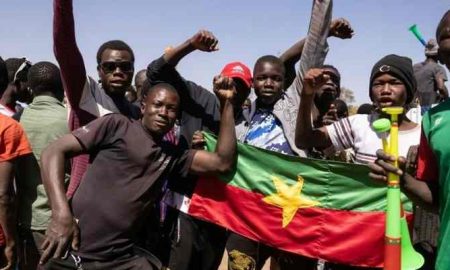 Des centaines de personnes manifestent au Burkina Faso contre leur abandon par le gouvernement face aux militants