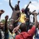 Après une dispute avec un religieux musulman, une foule de musulmans en colère brûle un homme à mort dans la capitale nigériane