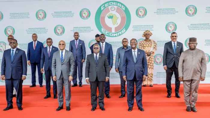 Les dirigeants ouest-africains discutent des sanctions imposées aux conseils militaires putschistes