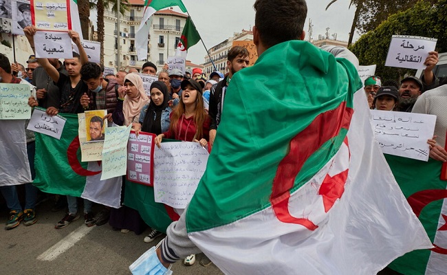 La dictature des généraux se poursuit en Algérie en interdisant le Parti socialiste des travailleurs