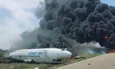 Un avion de passagers somalien s'écrase lors de l'atterrissage à l'aéroport de Mogadiscio