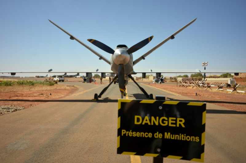 La France promet de remettre des drones au Bénin pour combattre les militants