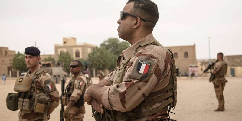 Avant le départ de la France, une escalade du conflit américano-russe au Mali