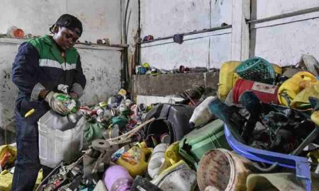 Un jeune kenyan invente un appareil qui aide à trier les déchets