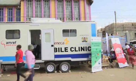 Un camion de santé à énergie solaire livre des vaccins COVID-19 dans des zones reculées du Kenya
