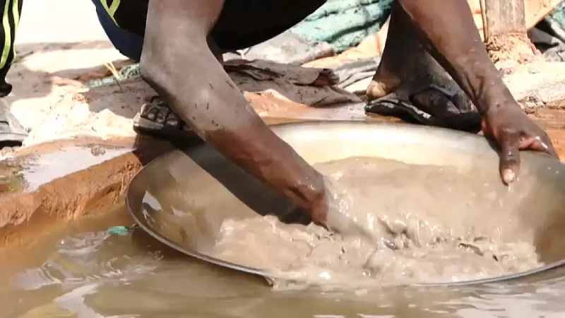 Exploitation minière traditionnelle au Soudan...Distorsion, maladie et destruction de l'environnement pour l'or