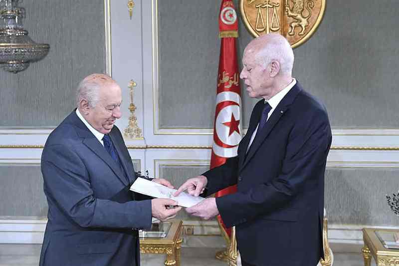 Tunisie...Les opposants dénoncent la constitution de Kais Saied et le Syndicat évalue sa position