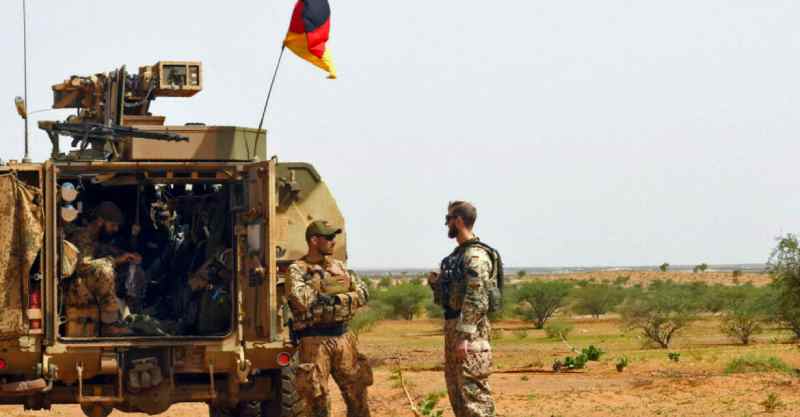 L'Allemagne suspend sa mission militaire au Mali