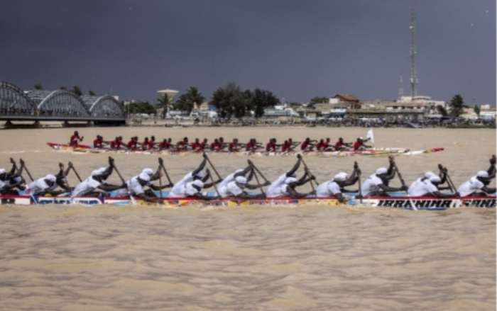 La régate de pirogues sénégalaises perpétue une tradition séculaire