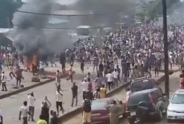 Couvre-feu après des manifestations sanglantes appelant à la démission du président en Sierra Leone