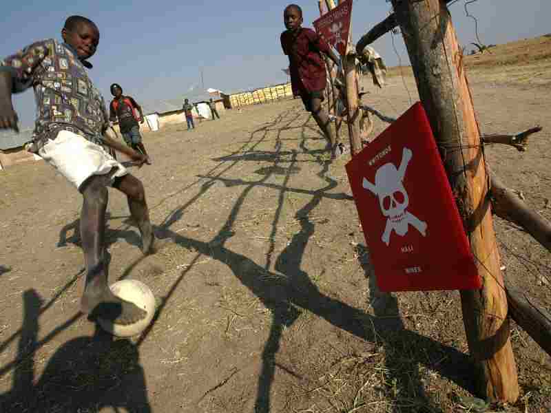 Efforts inlassables pour enlever les mines posées pendant la guerre civile dans l'est de l'Angola