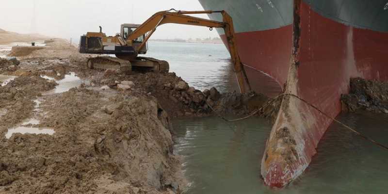 Un pétrolier géant perturbe la navigation dans le canal de Suez