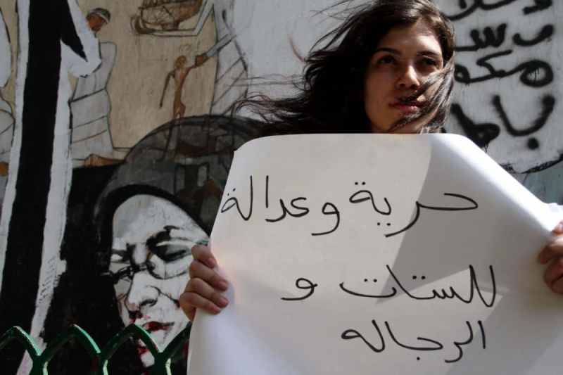Il n'y a pas besoin d'autorisation...Une femme égyptienne soulève la controverse après son mariage sans accord