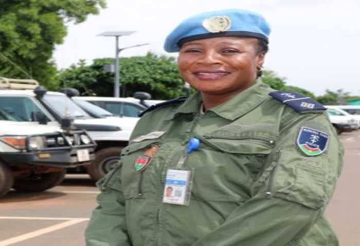 Une femme officier du Burkina Faso remporte le prix de la femme policière de l'année 2022 de l'ONU