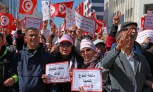 Une bousculade et des bagarres pour obtenir du sucre...La Tunisie fait face à une crise économique étouffante