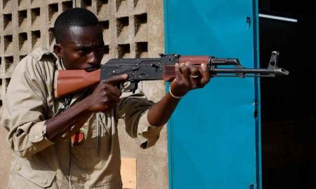 Le Burkina Faso recrute 50 000 civils pour aider l'armée à combattre les militants