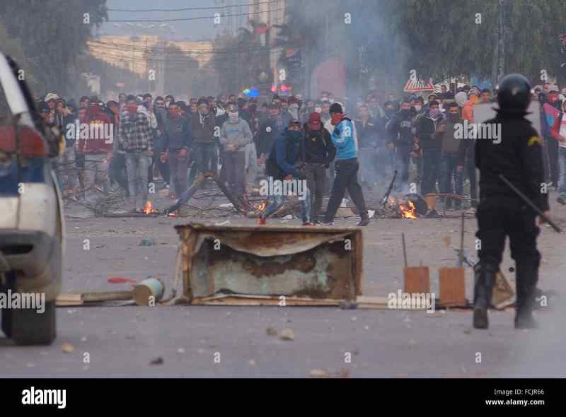 Affrontements entre la sécurité tunisienne et des manifestants dans la périphérie de la capitale tunisienne