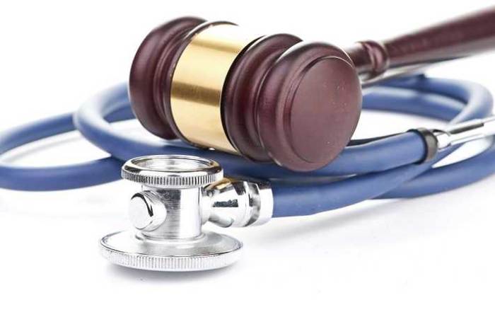 Exige l'abolition de l'emprisonnement des médecins...Controverse sur la loi sur la responsabilité médicale en Égypte