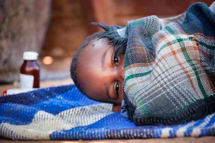 Le nombre de victimes du sirop contre la toux contaminé augmente en Gambie