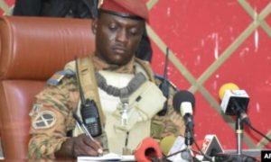 Ibrahim Traoré prend ses fonctions de président du Burkina Faso