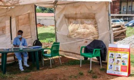 L'Ouganda impose un couvre-feu et ferme des lieux de culte et de divertissement pour arrêter la propagation d'Ebola