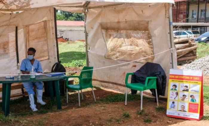 L'Ouganda impose un couvre-feu et ferme des lieux de culte et de divertissement pour arrêter la propagation d'Ebola