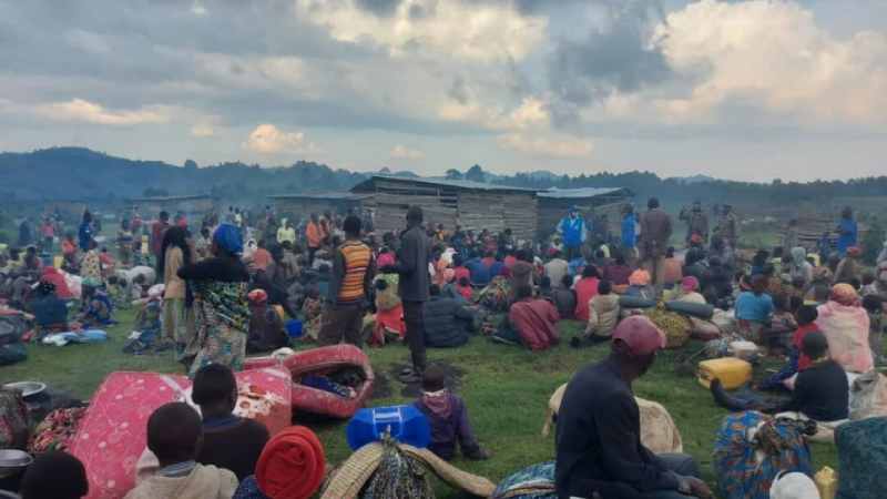 11 000 réfugiés fuient vers l'Ouganda alors que les combats éclatent dans l'est de la RDC