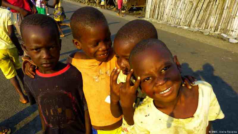Des experts en droits préviennent que les enfants d'ascendance africaine ne sont jamais traités comme des enfants