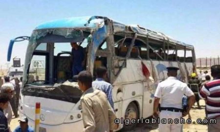 19 personnes ont été tuées lorsqu'un bus est tombé dans un canal dans le gouvernorat de Dakahlia en Égypte