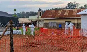 Prolongation des mesures d'isolement en Ouganda pour limiter la propagation d'Ebola