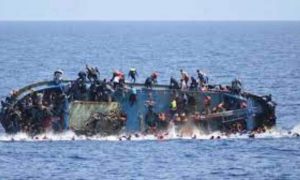 Une marche en colère exigeant la révélation du sort de 12 Tunisiens disparus qui se trouvaient à bord d’un bateau en perdition