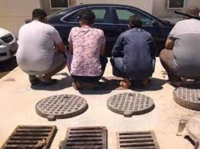 Même les plaques d'égouts sont volées en Algérie