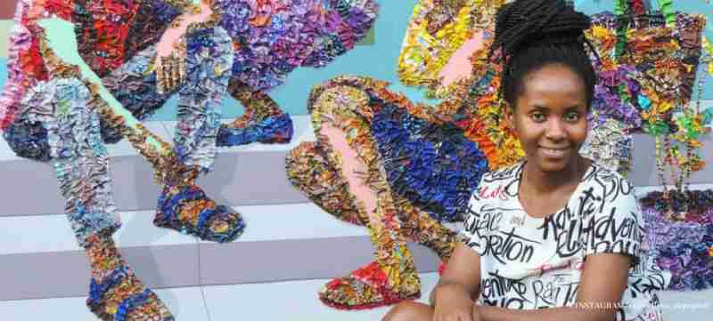 À partir de chaussures en plastique, un artiste nigérian recycle les déchets en peignant des peintures murales